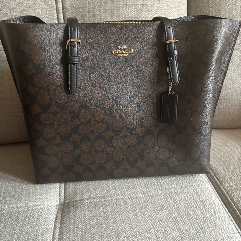 Mollie Tote in Signature Canvas